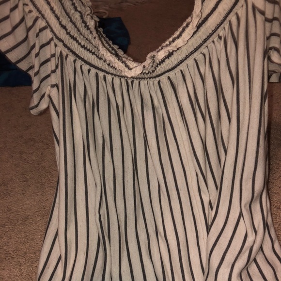 American Eagle Cold Shoulder Top - Picture 2 of 5